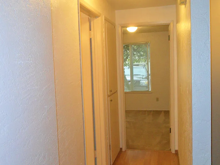 1001 Hermitage Way S #5 — Photo 4