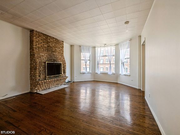 3rd image of 711 W Diversey Pkwy APT 3