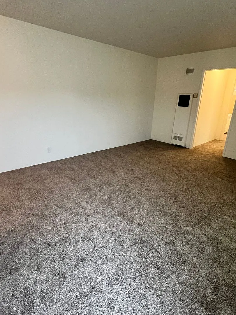 Midtown Ventura - One bedroom, one bath downstairs apartment — Photo 4