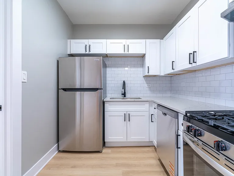 6239 N Western Ave #202 — Photo 6
