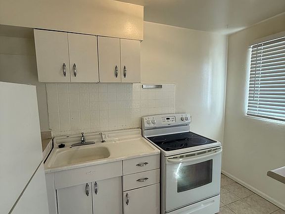 3rd image of 520 N Tejon St
