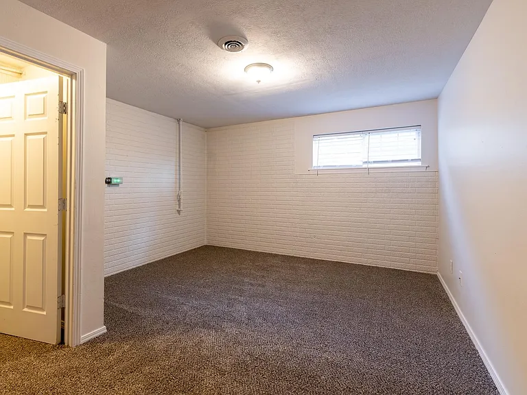 1156 S Grant Ave — Photo 23