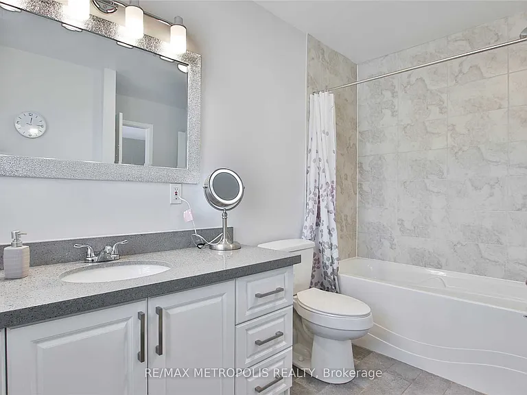 17 Clover Ridge Dr W #1 — Photo 17