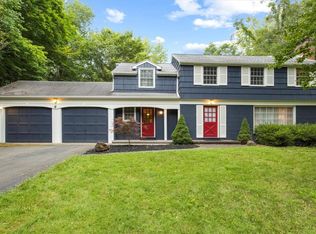 26 Hearthstone Rd, Pittsford, NY 14534
