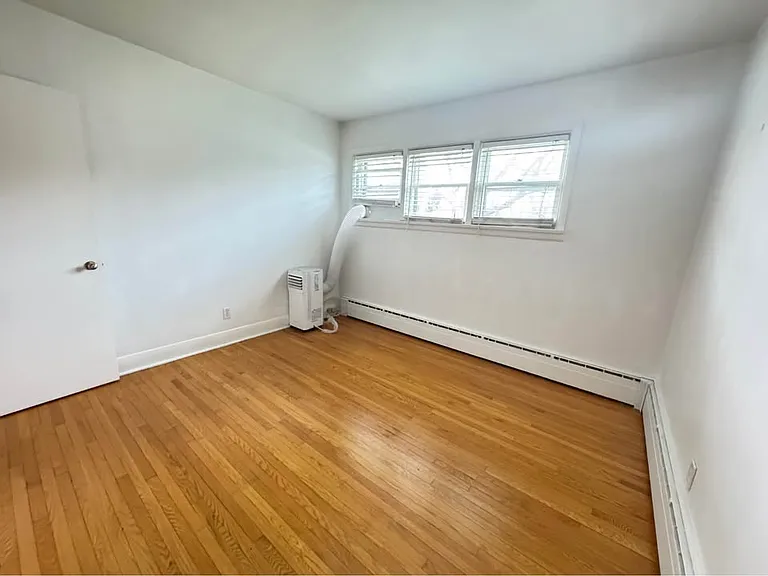 73 Eugenia St #UPPER LEVEL — Photo 19