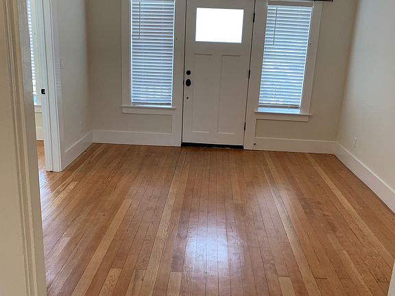 3rd image of 549 Moultrie St