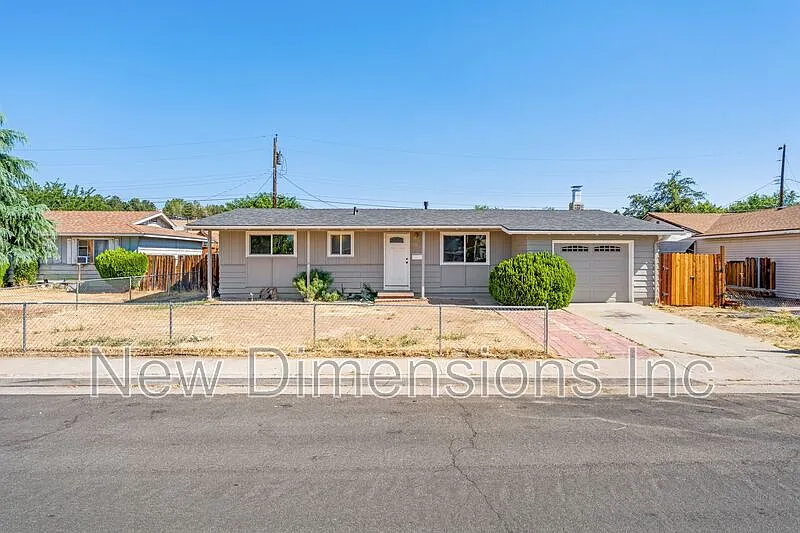 3 bed, 2.0 bath, 1105 sqft, $2,195 — Photo 1