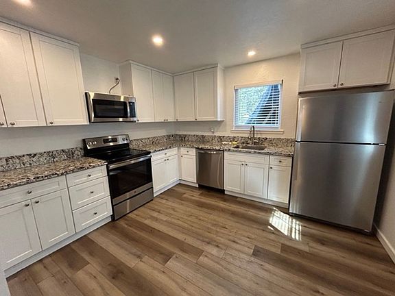5th image of 2535 Elwood Ave #1B