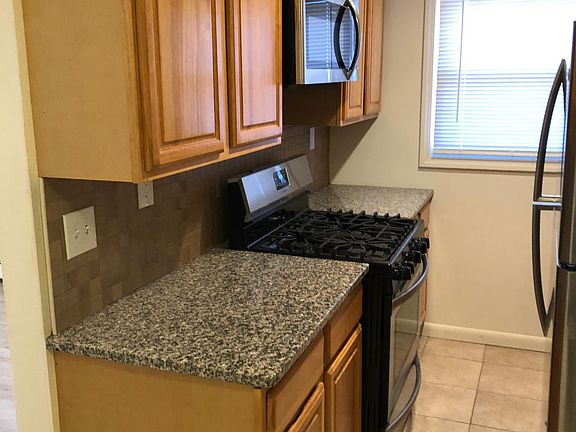 2nd image of 482 Joralemon St APT B5