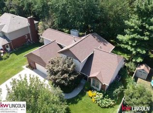 6407 Crooked Creek Dr, Lincoln, NE 68516