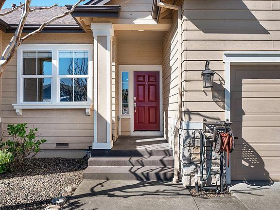 4th image of 255 Riesling Street