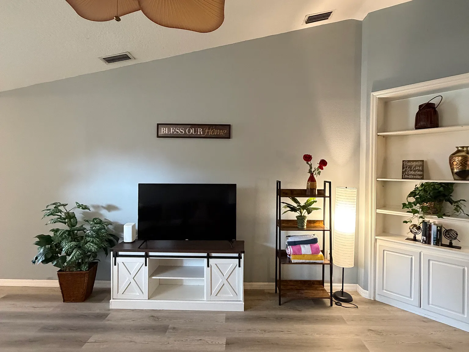 3 bed, 1716 sqft, $2,450 — Photo 3