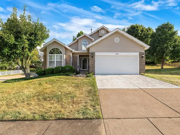 1130 Winter Park Dr, Fenton, MO 63026