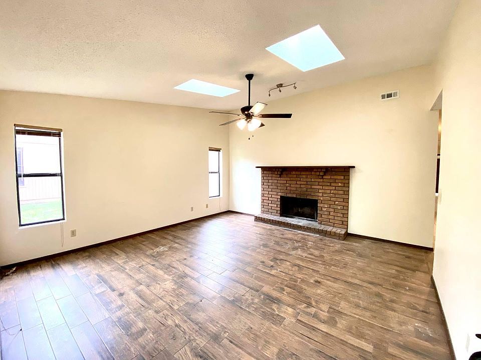 1st image of 3505 W Wood St