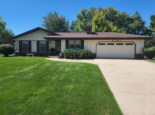 8163 S Steeple View Dr, Franklin, WI 53132