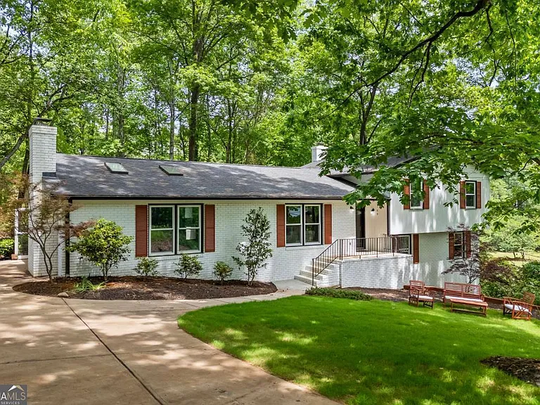 125 Terrell Dr — Photo 2