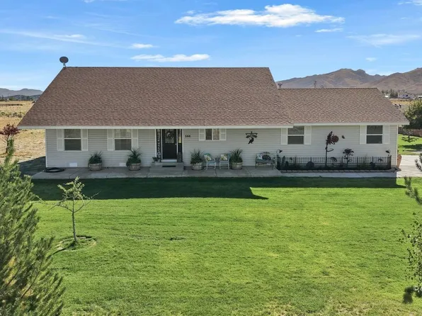 566 Diamondback Dr, Spring Creek, NV 89815
