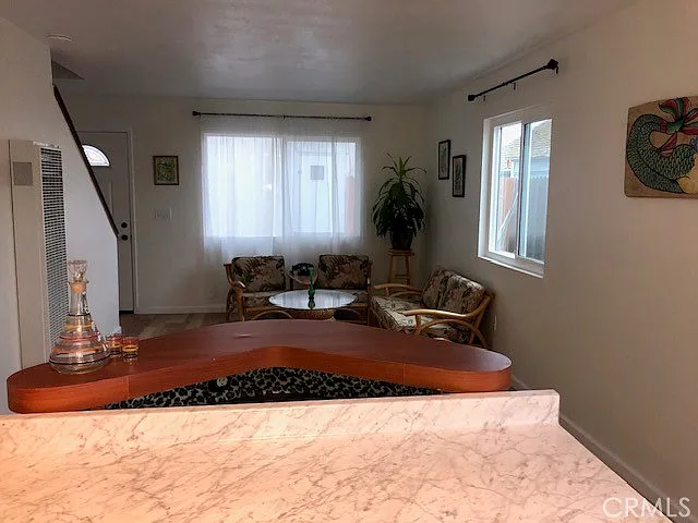 2 bed, 1.5 bath, 900 sqft, $2,500 — Photo 2