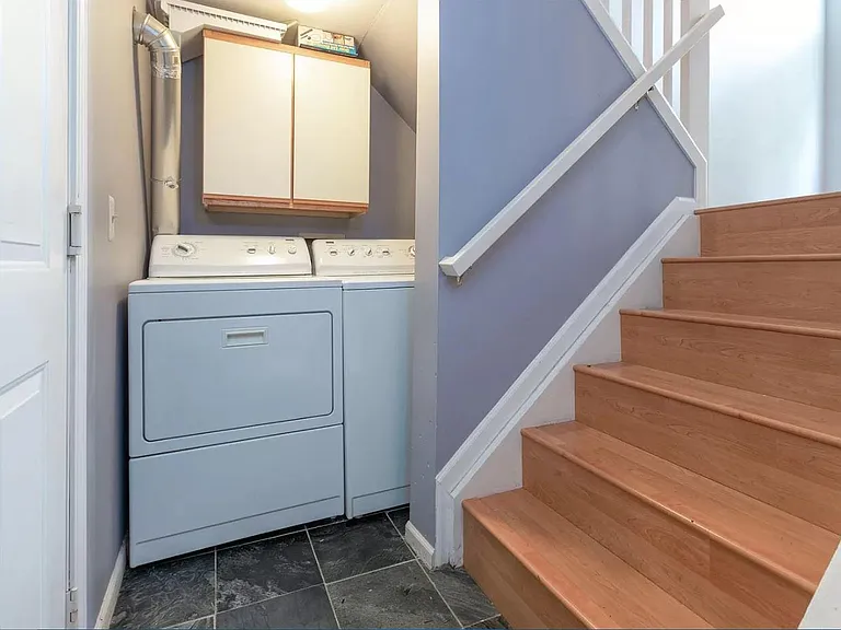 160 Allenhurst Ave — Photo 12