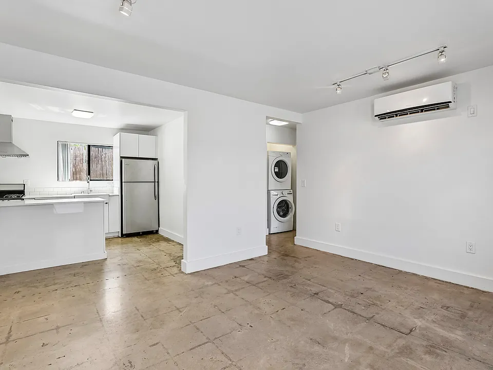 363 Leslie Way #1
