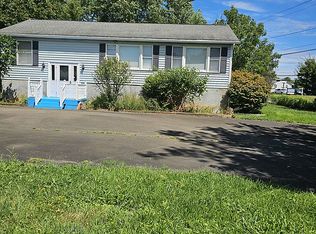 4 Delaware Ave, Hudson, NY 12534