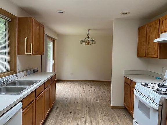 4th image of 19620 94th St E APT B