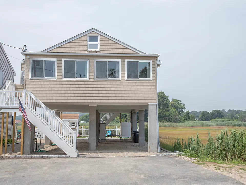 385 Seaside Ave