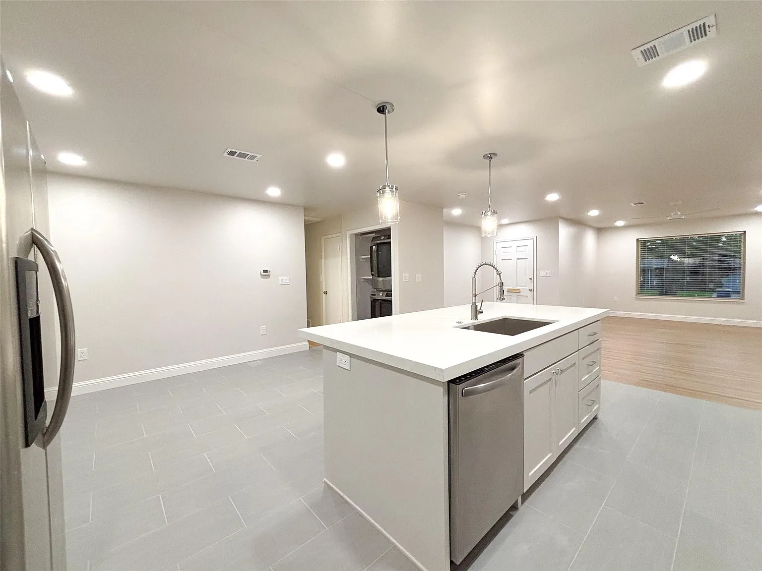 3 bed, 1422 sqft, $3,000 — Photo 4