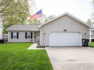 203 E Elm St, Le Roy, IL
