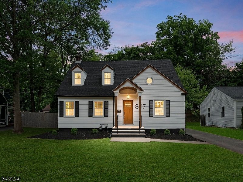 1st image of 807 Mountain Ave
