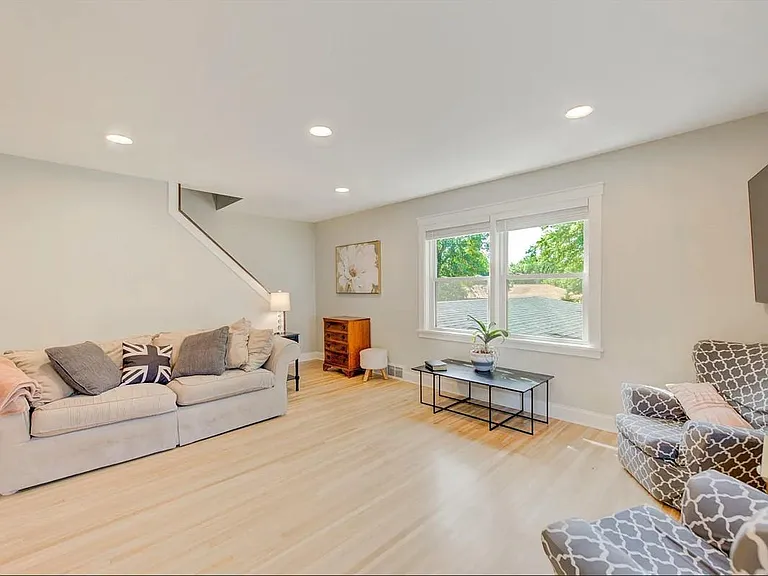 2531 Maple Ln W — Photo 13