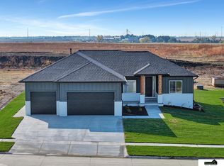 8801 Dragonfly Ln, Lincoln, NE 68526