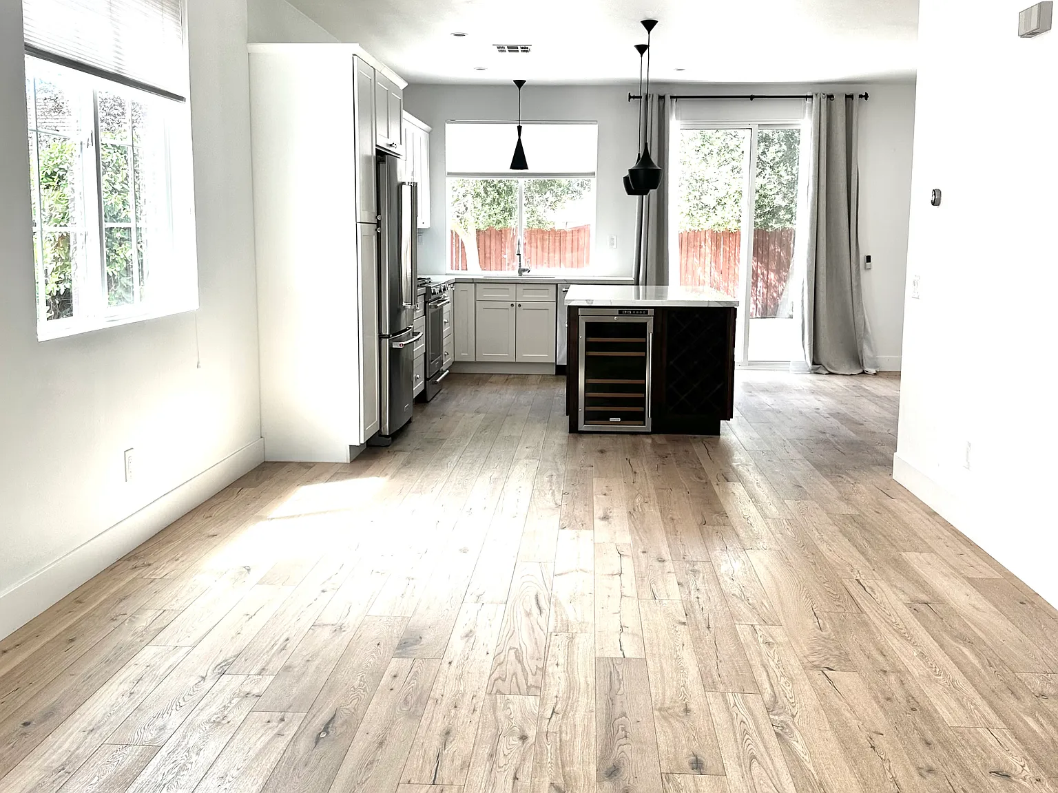 4 bed, 2.5 bath, 2091 sqft, $3,595 — Photo 4
