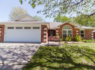 207 Lyndal Ln, Bentonville, AR 72712