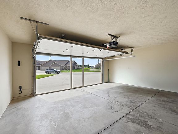 4th image of 300 Prairie Bluff Dr