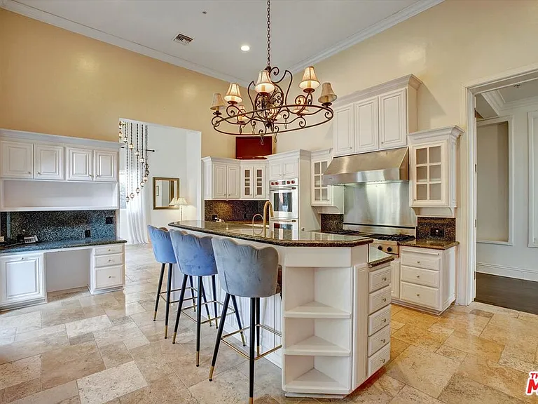 5805 Foxview Dr — Photo 17