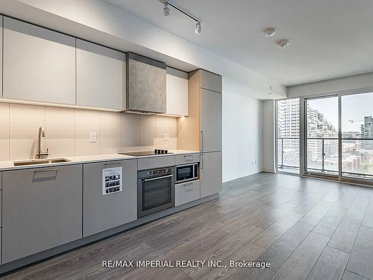 19 Western Battery Rd #2211 — Photo 9
