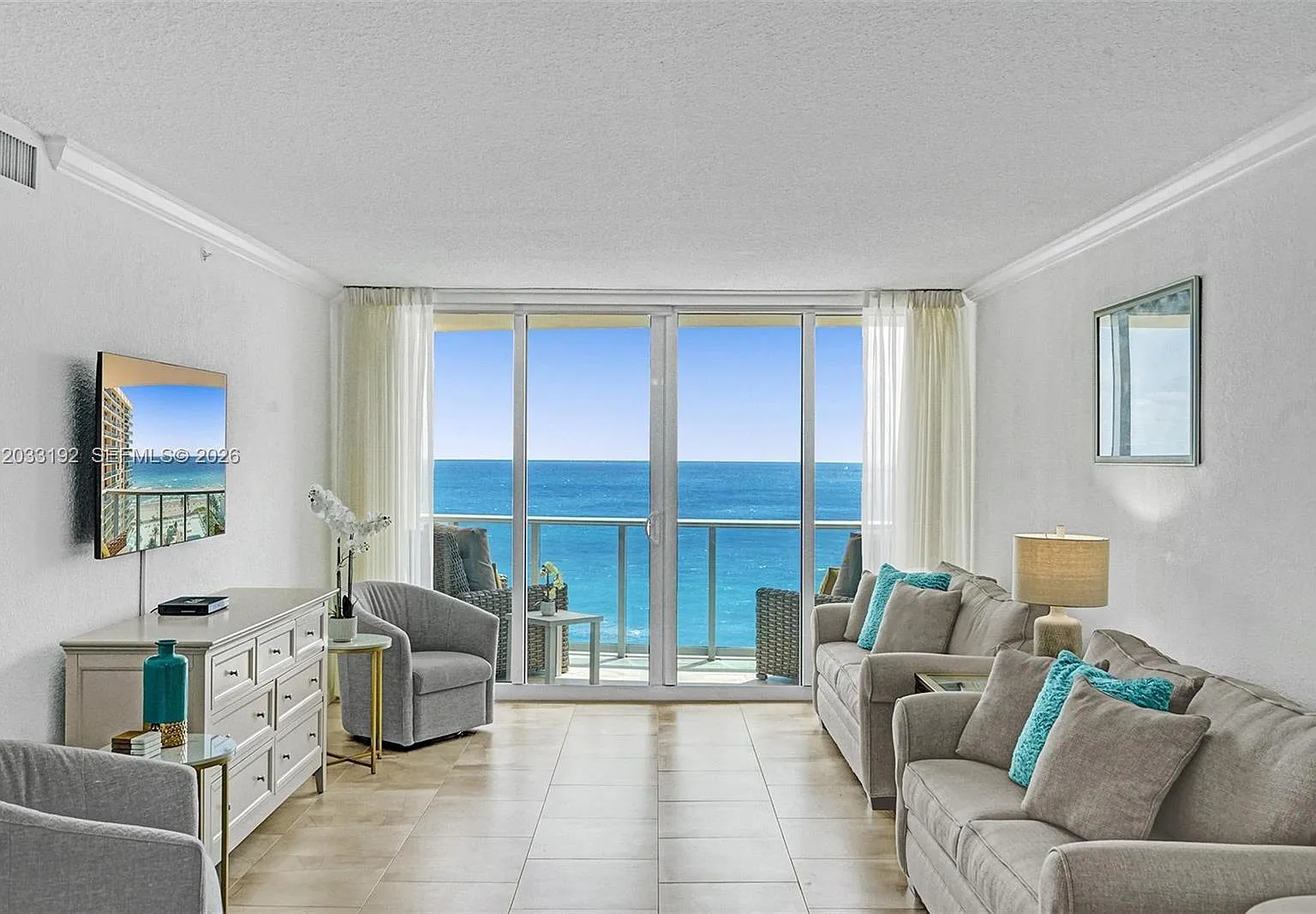 Wave Condo — Photo 2
