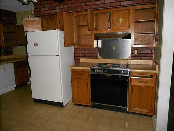 3rd image of 4735 Hillmont Ave