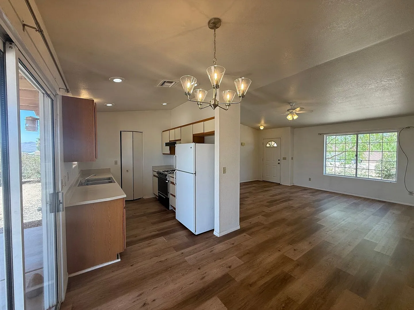 2 Bedroom 2 Bathroom — Photo 3