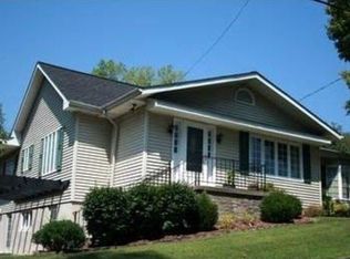 89 McGuire Ave, Beattyville, KY 41311