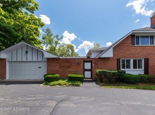 4 Stirling Ln, Rolling Meadows, IL 60008