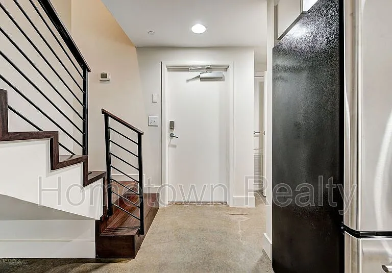 301 NE 4th St #2 — Photo 7