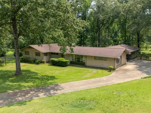708 Castlewood Dr, Bessemer, AL 35020