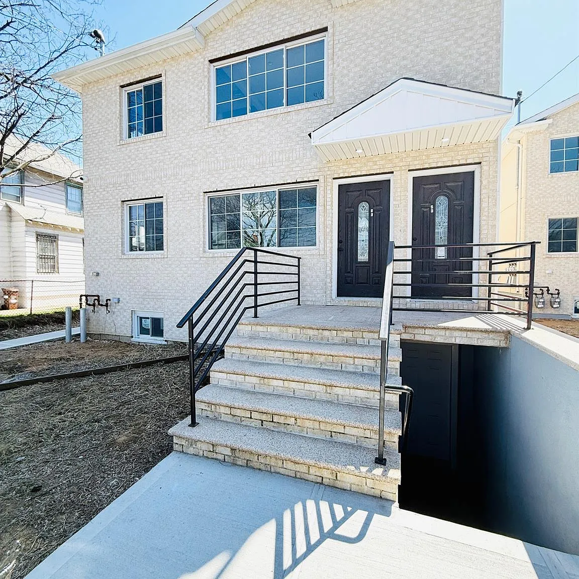 3 bed, 2.0 bath, 1008 sqft, $3,250 — Photo 1