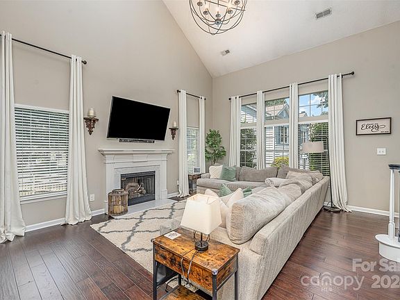 5th image of 6320 Rosebriar Ln
