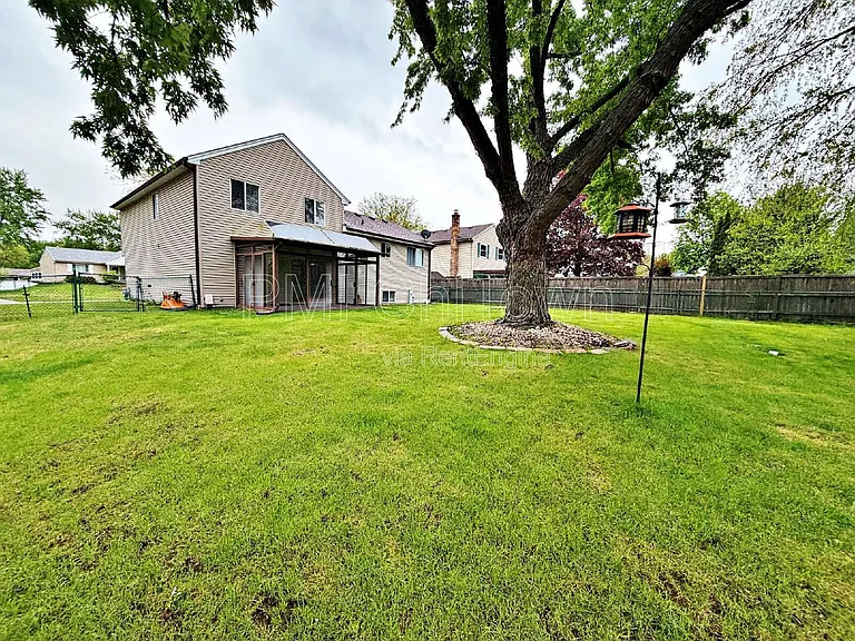 800 W Beechtree Ln — Photo 27