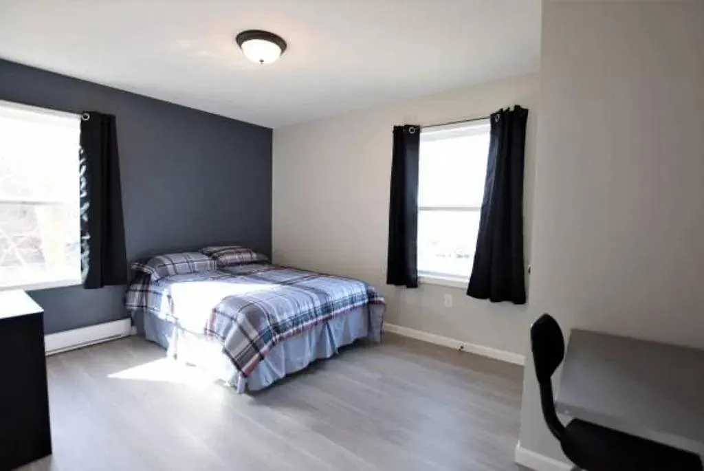 1 bed, 2304 sqft, $700 — Photo 4
