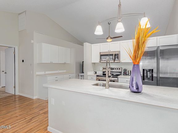 4th image of 3010 W Blackhawk Dr