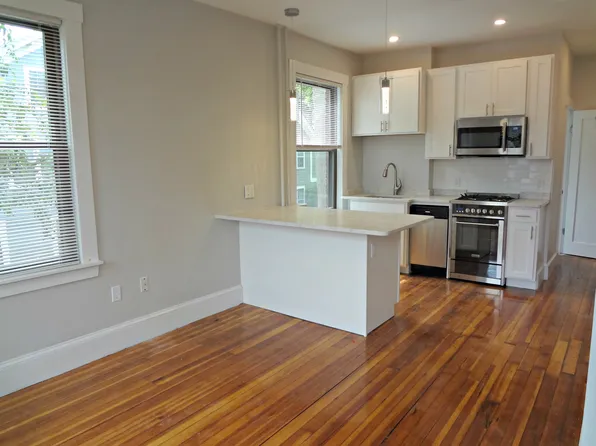 19 Seaverns Ave APT 2F, Jamaica Plain, MA 02130